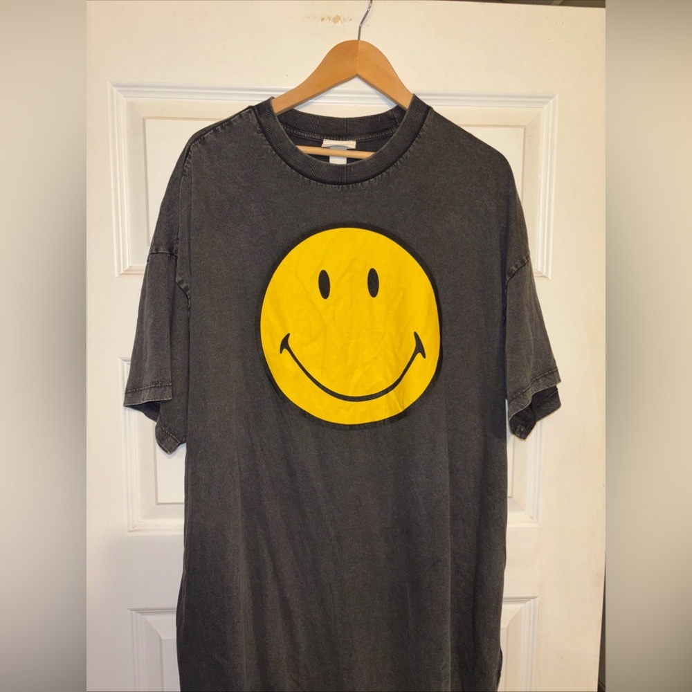 Smiley x H&M Oversized Longline T-Shirt Graphic Tee, Happy / Smiley Face, Size S